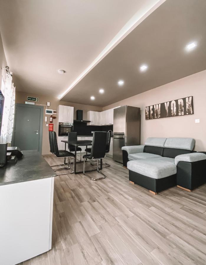 Lovely Modern Apartment In St.Julian Saint Julian's ภายนอก รูปภาพ